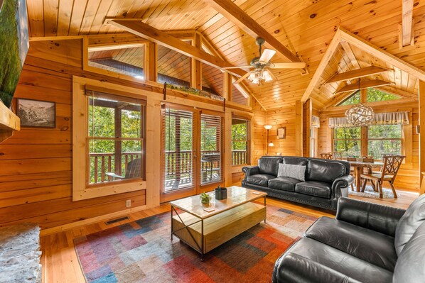 Télévision, cheminée, baby-foot