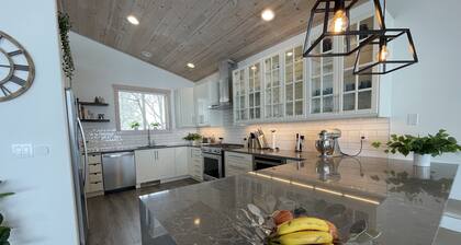 Luxury 4 bed/ 3.5 bath villa, 30 min to Yellowstone Park