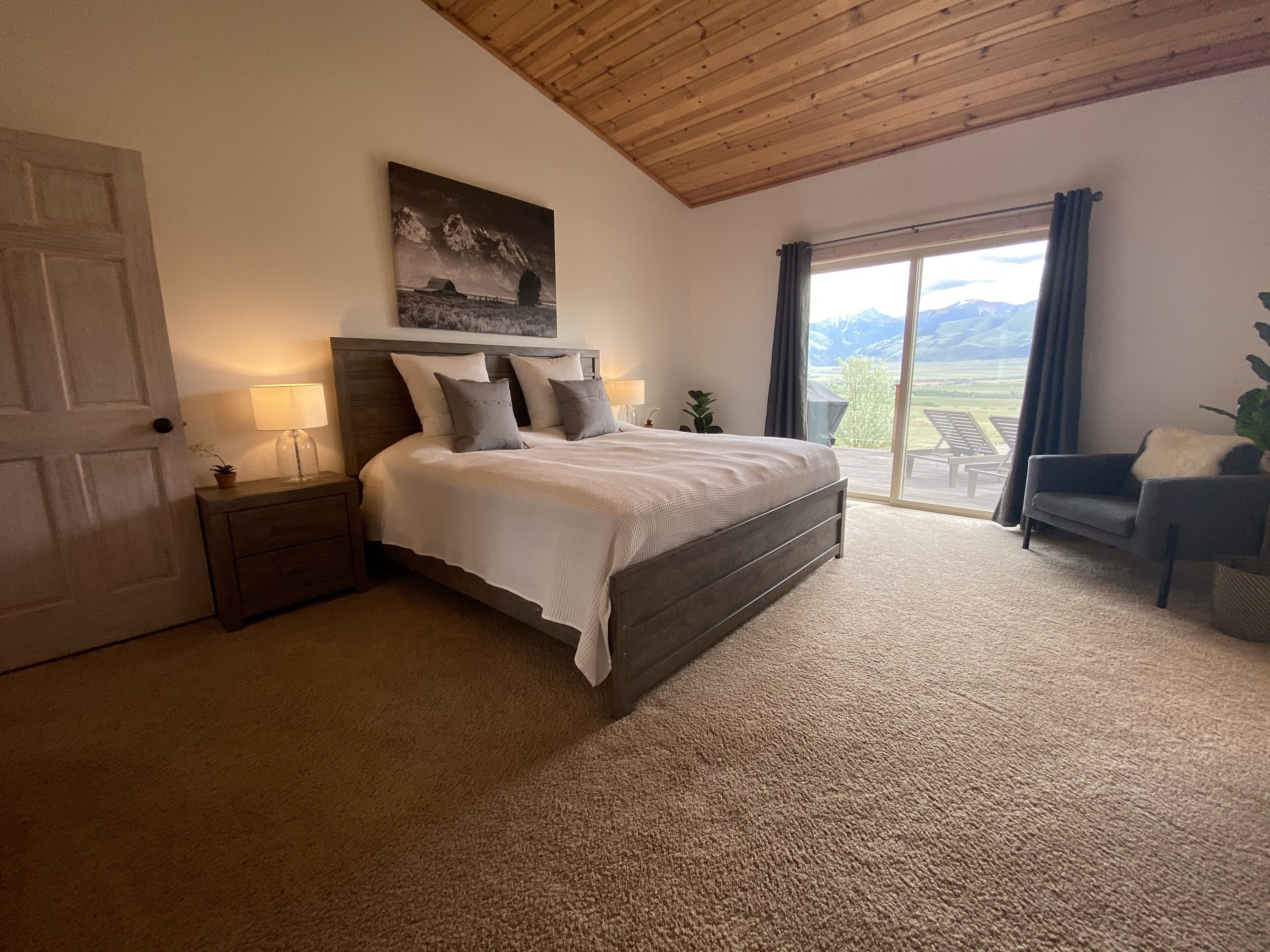 4 bedrooms, desk, iron/ironing board, free WiFi
