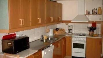 KylskÄp, mikrovÄgsugn, ugn och spishÀll