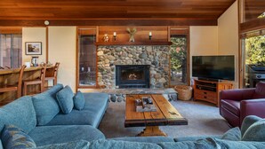 House, 4 Bedrooms | Living area | TV