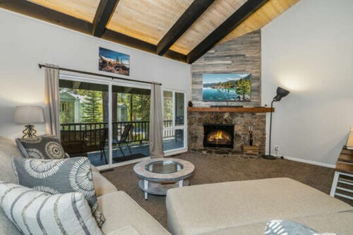 Skylandia Escape by Tahoe Mountain Properties