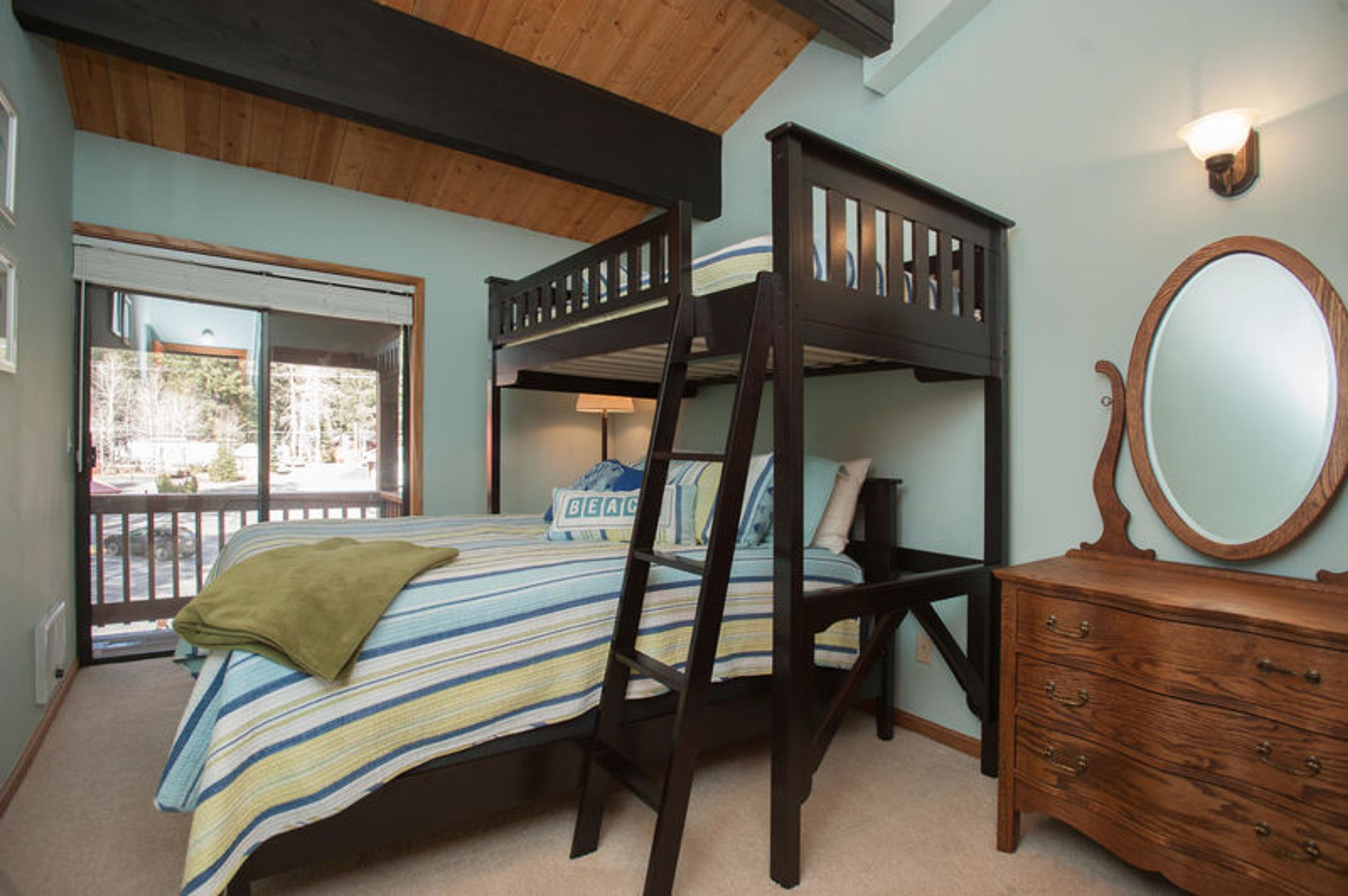 2 bedrooms, individually decorated, individually furnished