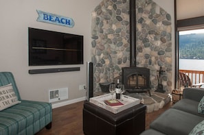 Condo, 2 Bedrooms | Living room