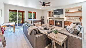 House, 4 Bedrooms | Living room - Dreams and Streams by Tahoe Mountain Properties (Truckee)