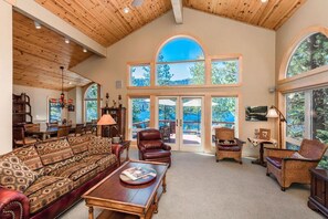 House, 4 Bedrooms | Living room