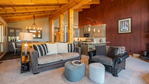 Maisonnette, 3 slaapkamers | Woonruimte | Een televisie