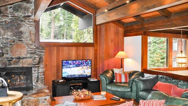 Condo, 3 Bedrooms | Living room
