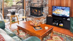 Condo, 3 Bedrooms | Living room