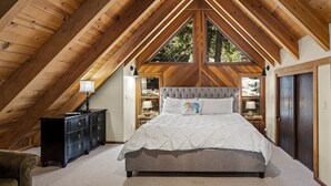 3 bedrooms, individually decorated, individually furnished - Basque Haus by Tahoe Mountain Properties (Truckee)
