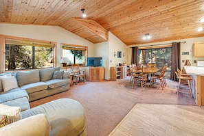 House, 3 Bedrooms | Living room