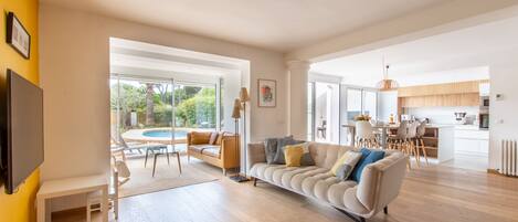 TV, foosball, table tennis, books