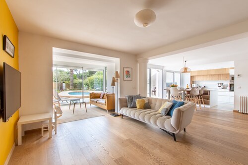 Très Belle Villa Idéalement Située à La Grande Motte Classée 4