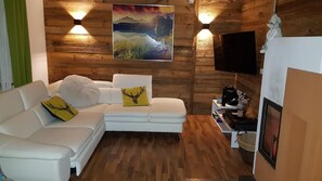 Smart-TV, Kamin, DVD-Player, Stereoanlage