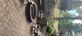 Quiet Lakefront retreat minutes from full service marina and restaurant
