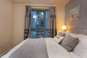 2 室のベッドルーム、WiFi (無料)