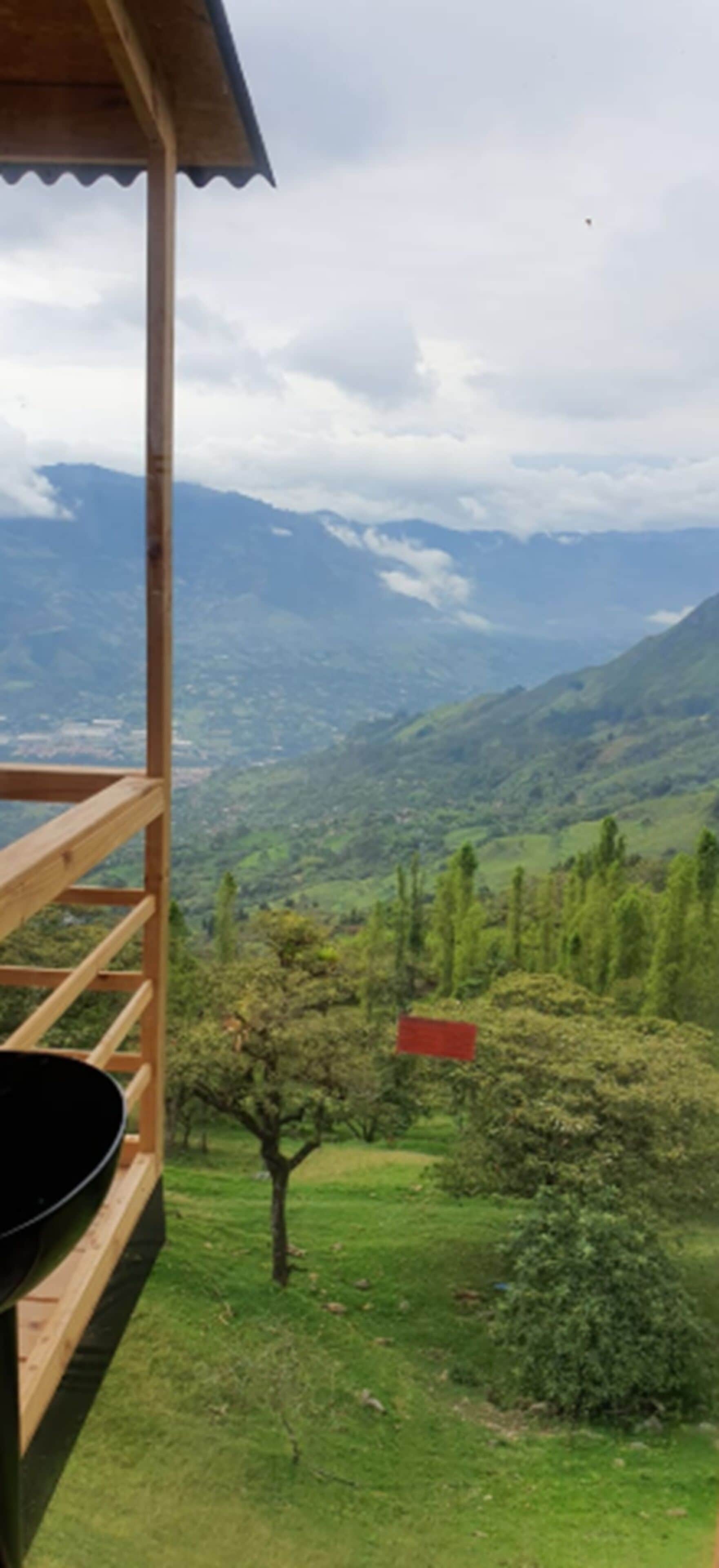 Cabana standard, 1 cama Queen, sacada, vista para a montanha | Vista para a montanha