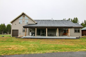 Exterior - Luxury Cabin,Golf Course,Yellowstone, Stunning Mountain Views,Tubing, Rafting, (Island Park)