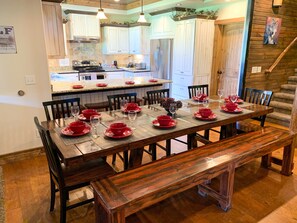 Dining - Luxury Cabin,Golf Course,Yellowstone, Stunning Mountain Views,Tubing, Rafting, (Island Park)