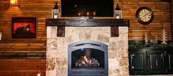 Luxury Cabin,Golf Course,Yellowstone, Stunning Mountain Views,Tubing, Rafting,