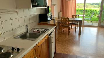 Fridge, microwave, stovetop, coffee/tea maker