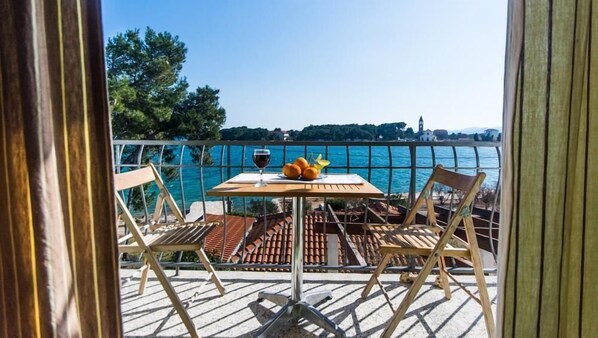 تناول الطعام بالخارج