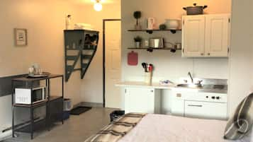 2 Queen beds with Kitchenette, No Pets, 2QK | Private kitchenette | Mini-fridge, microwave, coffee/tea maker