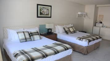 Chambre quadruple | Rideaux d’obscurcissement, accès au Wi-Fi (inclus), literie fournie