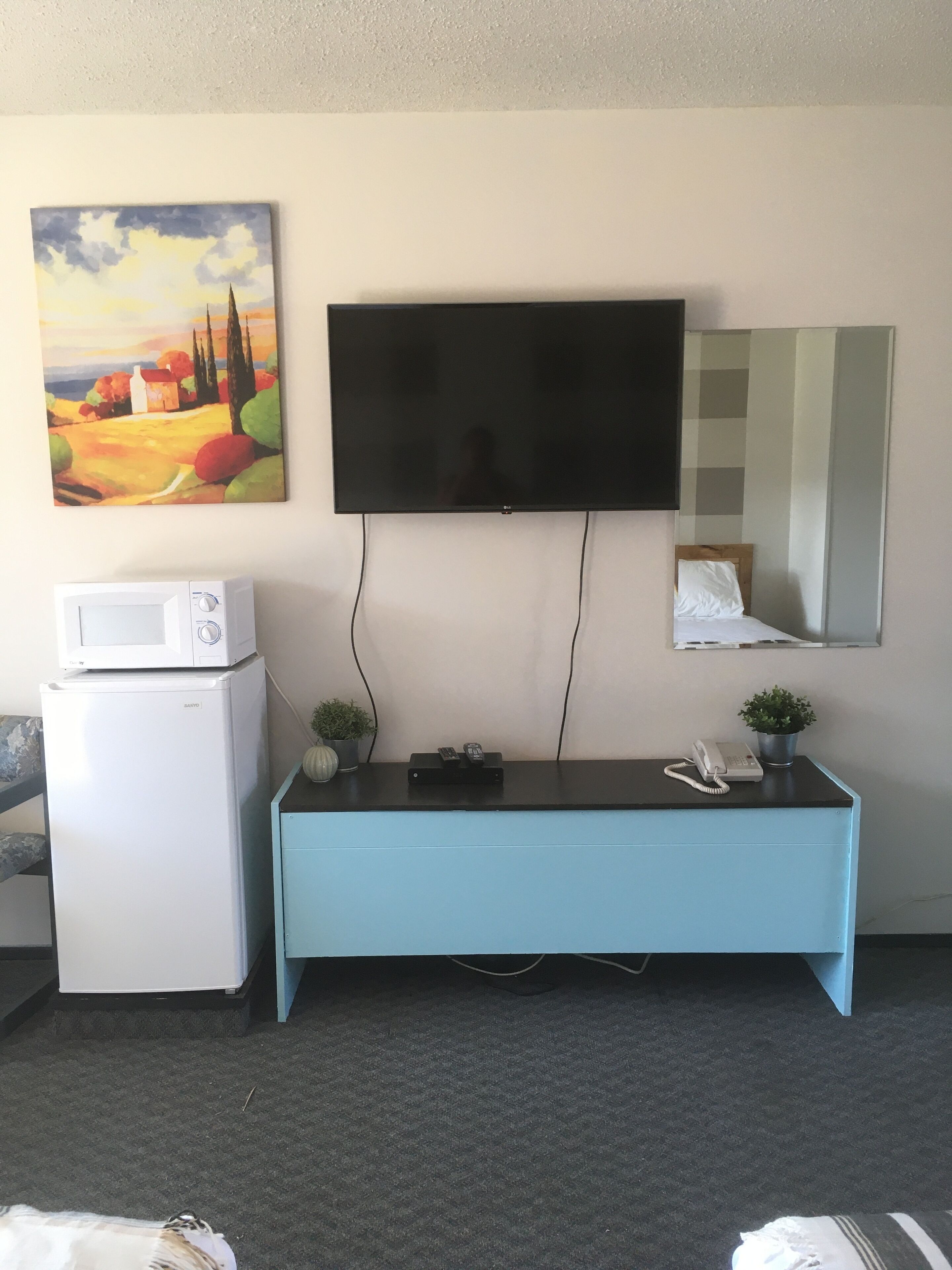 Chambre quadruple Design | Aire de séjour | Téléviseur à écran plat de 43 po avec télévision par câble, téléviseur