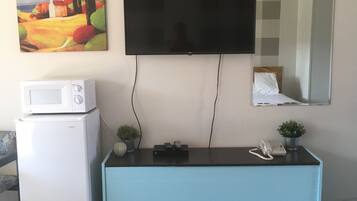 Chambre quadruple Design | Aire de séjour | Téléviseur à écran plat de 43 po avec télévision par câble, téléviseur