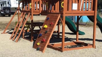Área de juegos infantiles al aire libre