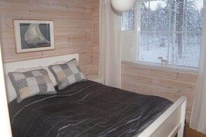 3 Schlafzimmer, Schreibtisch, Bügeleisen/Bügelbrett, Reisekinderbett