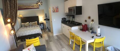 1 chambre, fer et planche à repasser, Wi-Fi, draps fournis