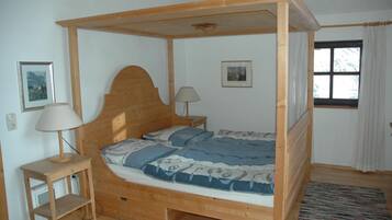 2 slaapkamers, een bureau