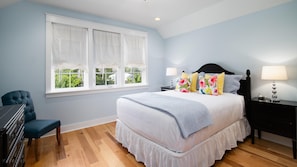 Iron/ironing board, bed sheets