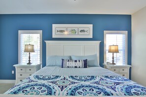 4 bedrooms, iron/ironing board, WiFi, bed sheets - Luxury waterfront home with a heated pool and spa! (Anna Maria)