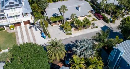 2 bedroom unit, West of Gulf Drive. Only steps to the beach!