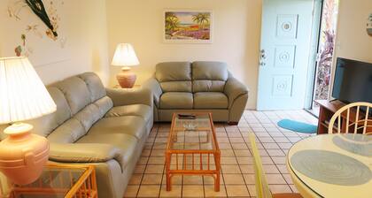 Delightful, comfortable villa just steps from the beach!