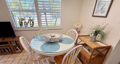 Delightful, comfortable villa just steps from the beach!