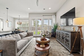 Smart TV, videojuegos, futbolito y tenis de mesa 