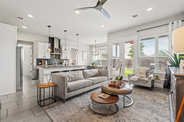 Smart TV, videojuegos, futbolito y tenis de mesa 