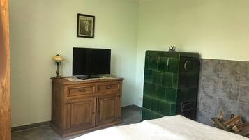 2 Schlafzimmer, Bügeleisen/Bügelbrett