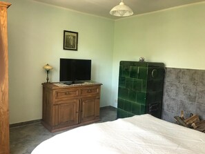 2 Schlafzimmer, Bügeleisen/Bügelbrett