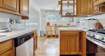 Coastal dog-friendly cottage near Hen Cove with sunroom, beach access, & games