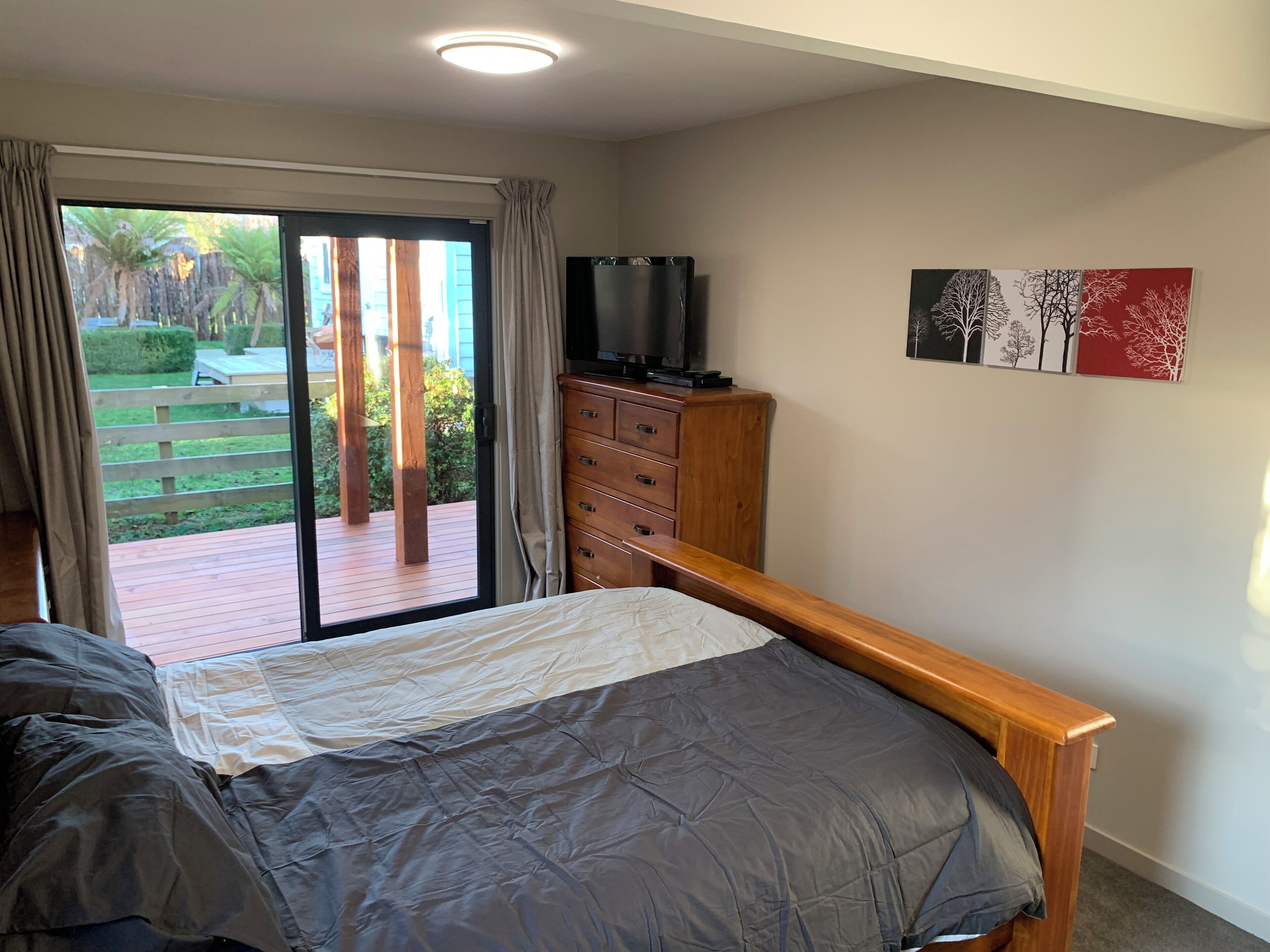 3 bedrooms, in-room safe, free WiFi