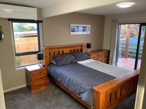 3 bedrooms, in-room safe, free WiFi - Mountain House located in central Ohakune (Ohakune)