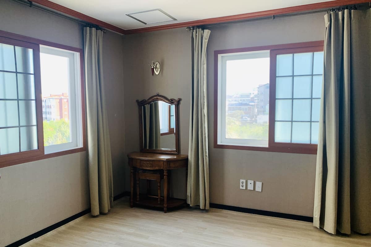 Family Room | Free WiFi