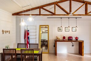 House | Makan dalam bilik
