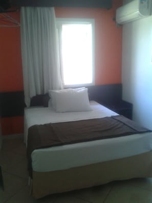 Habitación individual estándar | Wifi gratis y ropa de cama