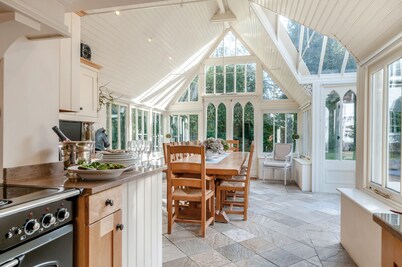Perry Farm by Bloom Stays - beautiful country farmhouse in quiet location sleeps 14